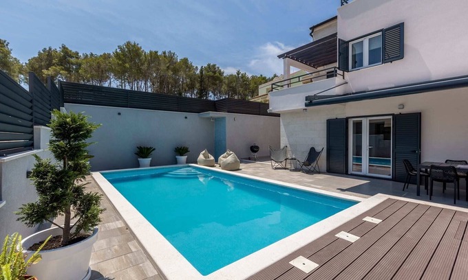 Cove Osibova (Milna) Villa | Villa Del Mar in Milna with a pool near beach
