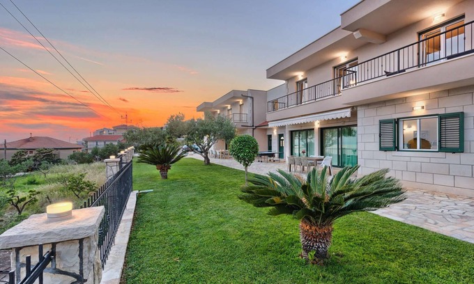 Jesenice Villa | Villa Del Mare - con nueve habitaciones, piscina, jacuzzi, sauna, parque infantil