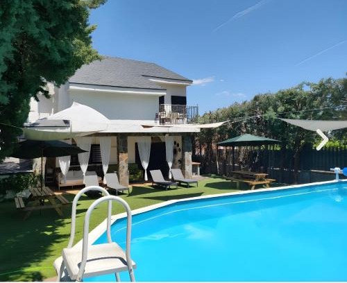Navahermosa Villa | Villa del Monte Casa Rural