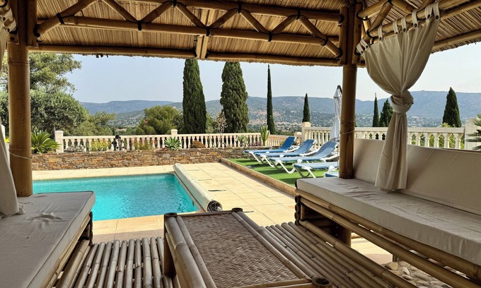 Bormes-Les-Mimosas Apartamento | Villa des Cyprès property magnificent secure and peaceful private parking lot