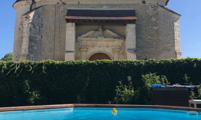 Dierrey-Saint-Pierre Cama Y Desayuno | Villa des Cortins swimming pool and SPA area, free WiFi 20 min from Troyes.