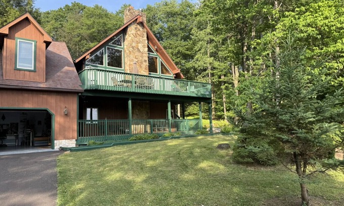 Alpine Lake Apartamento | Villa deTuar pet friendly with lake views