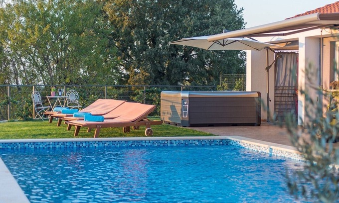 Rovinjsko Selo Villa | Villa di Rovigno with Pool and Whirlpool