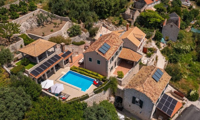 Brsecine Villa | Villa Dia by Villas Guide