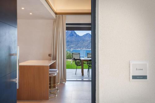 Brenzone sul Garda Apartamento | Villa Divina22- APT Icona con piscina e vista lago