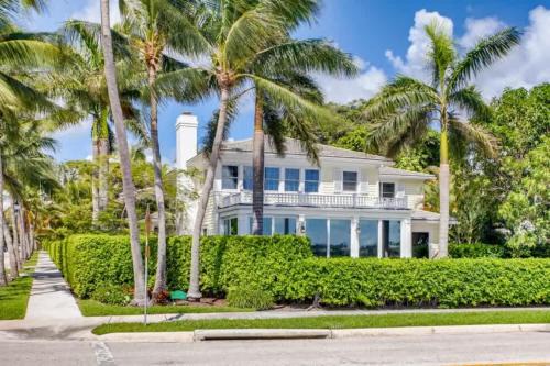 West Palm Beach Casa | Villa Dolce Vita - Luxuriate in Sweeping Intracoastal Views of Palm Beach