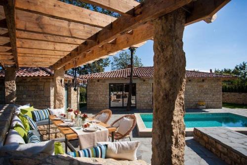 Saints Constantine and Helena Casa | Villa Dolce Vita - Vintage