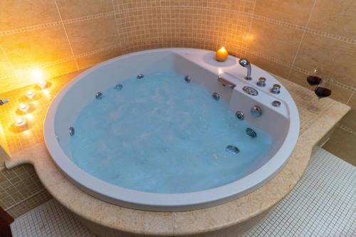 Lapedona Casa | Villa Dolce Vita - Vista Colline, Jacuzzi, 3Suites & 5min dal mare