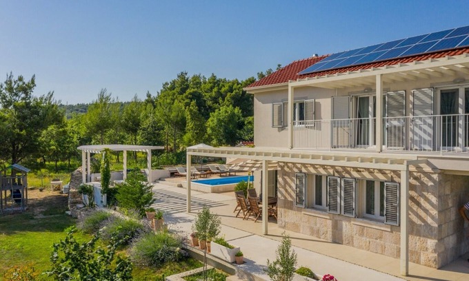 Tugare Villa | Villa Donari con piscina privada, respetuosa con el medio ambiente
