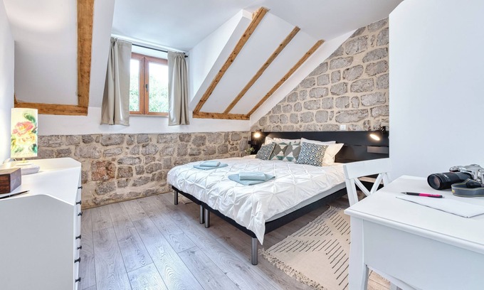 Kobas Casa | Villa Dovecote with Private Sauna, Jacuzzi & Gym