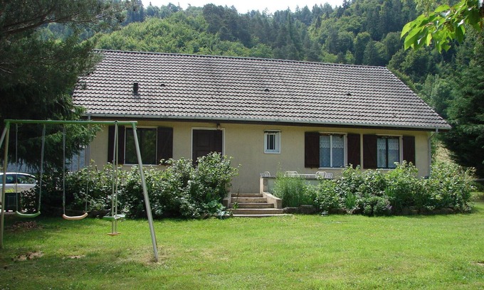 Chambon-sur-Lac Cabaña | Gîte-Villa-Vista a la Montana-Baño en la habitacion