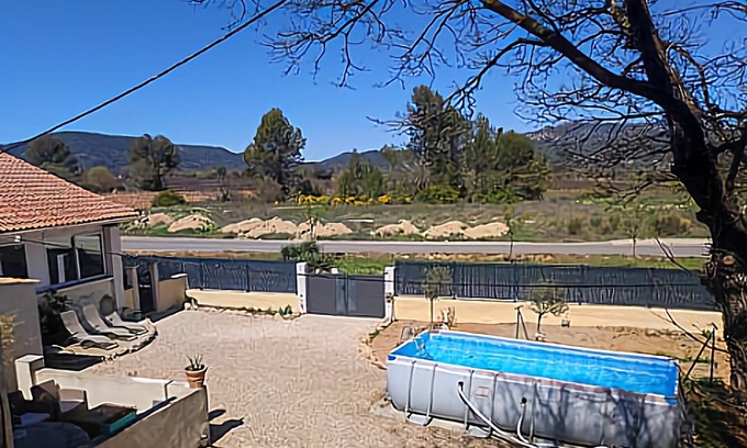 Neoules Casa | Villa Duplex Avec Piscine Partagée