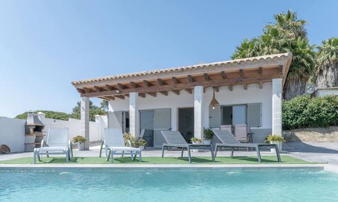 Barbate Casa | Villa 'El Olivar 2' con vistas a la montaña, Wi-Fi y aire acondicionado