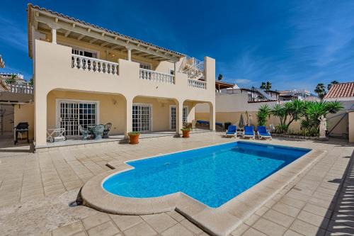 Callao Salvaje Villa | Villa El Yuka with heated pool