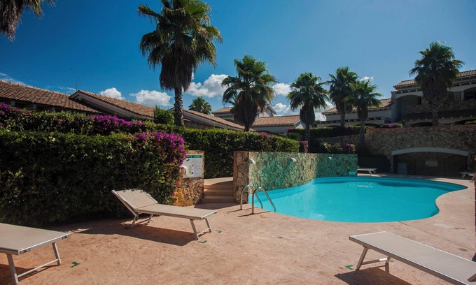 Porto Pino Villa | Villa Elegance Sabrina cerca de la playa con piscina, aire acondicionado, jardín y terraza