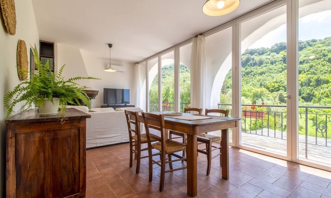 Sassari Apartamento | Villa Elighe. Apartment surrounded by greenery