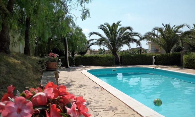 Filadelfia Cama Y Desayuno | Villa Elisa