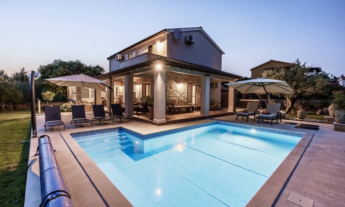 Kontesici Villa | Villa Emely for 8 people near Poreč with heated pool & jacuzzi