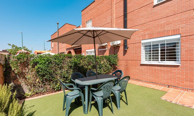 Churriana Villa | Villa 'Emma' con jardín privado, Wi-Fi y aire acondicionado