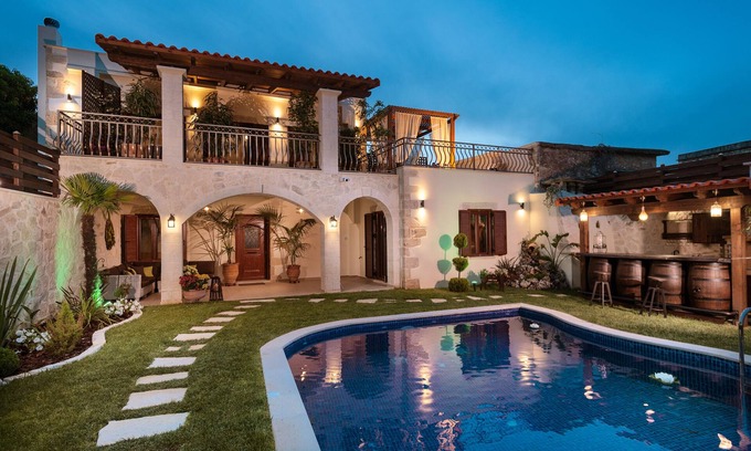 Embrosneros Casa | Villa Emprosneros with Pool