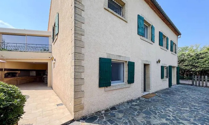 La Roque-d'Antheron Villa | Villa 'Entre Mer Et Montagne' con vistas a la montaña, terraza privada y Wi-Fi