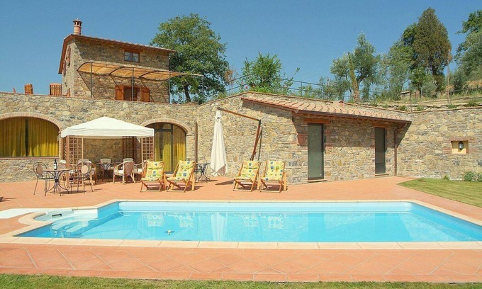 Gaiole in Chianti Villa | Villa Eracle: una villa luminosa y elegante de tres pisos rodeada de viñedos y olivares.