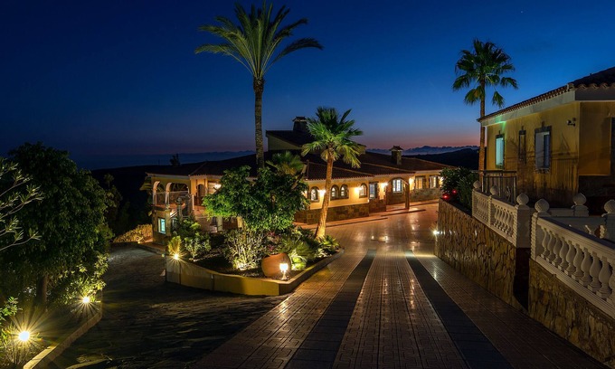 Monte Leon Villa | VILLA-VISTA-MAR con apartamento y casa de huéspedes