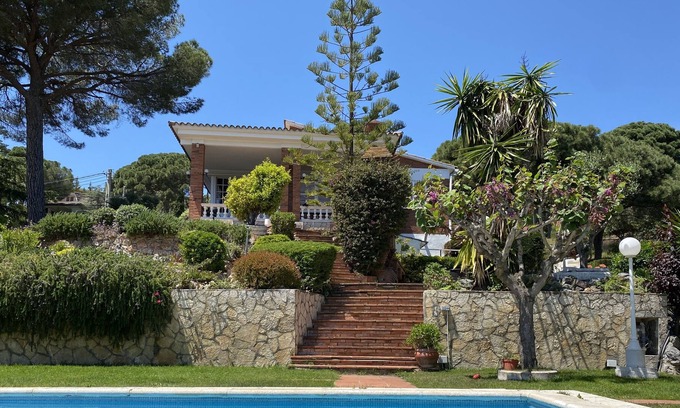 Sant Cebria de Vallalta Apartamento | Villa with private pool and incredible views