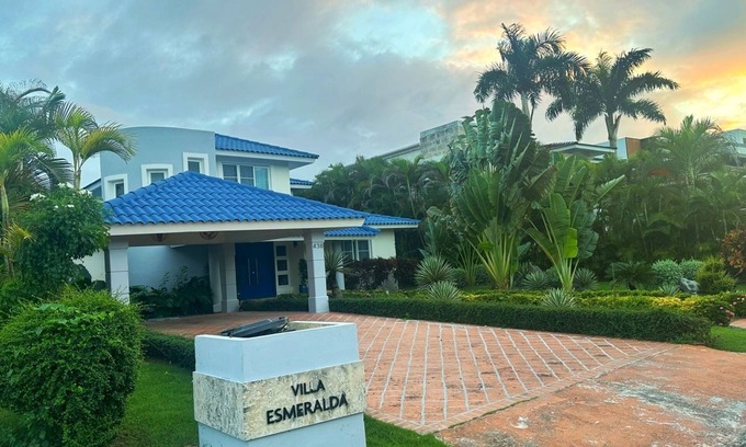 Playa Bibijagua Villa | Amplia y Hermosa Villa en prestigioso Residencial Cocotal Golf & Country Club