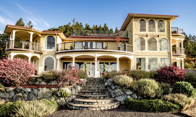 Malahat Hotel | Villa Eyrie Resort