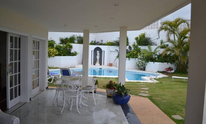 Las Cuevas Villa | Villa 'Famosa 2' con vistas al mar, piscina compartida y Wi-Fi