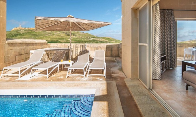 Ta' Għammar Villa | Villa Fana Titanju - Villa de piedra de 4 dormitorios - Hermosa campina y vistas lejanas al mar