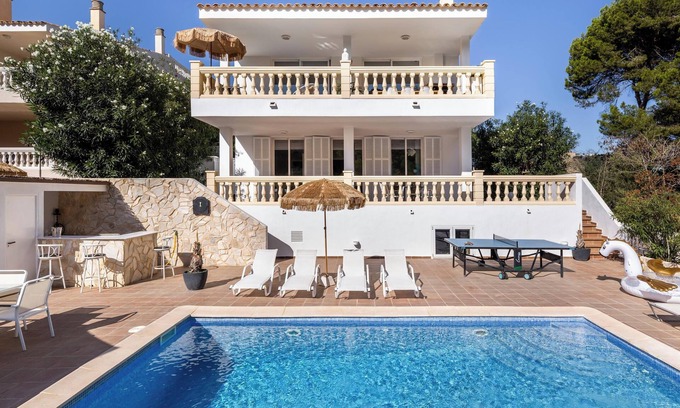 Provensals Villa | Villa Felicidad con vistas al mar, Wi-Fi, aire acondicionado, piscina, jardín, terraza y balcón