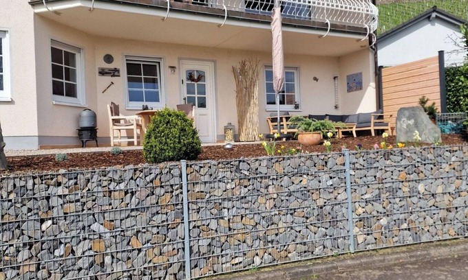 Piesport Apartamento | Villa Ferres Beautiful vacation apartment with garden and Moselle view. Pet friendly!