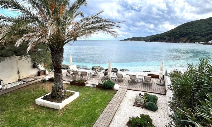 Meria Casa | Villa flat with garden and direct access to the beach - sensational -