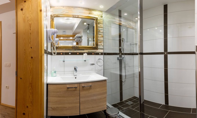 Gozd Martuljek Apartamento | Villa Flora Apartments