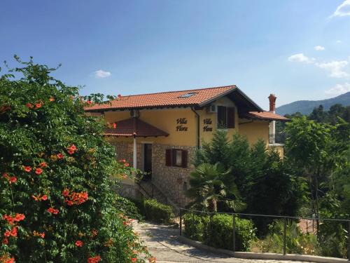 Ika Apartamento | Villa Flora