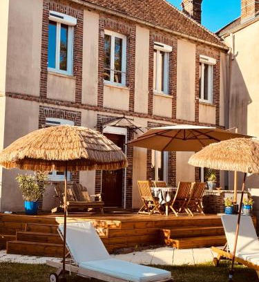 Fontaine-la-Gaillarde Casa | Villa Fontaine avec piscine intérieur chauffée-Maison de campagne Familiale -idéal Vacances ou Séjour Professionnel -3 chambres-Bureau séparé -Lit Bébé - Parking Facile & Gratuit
