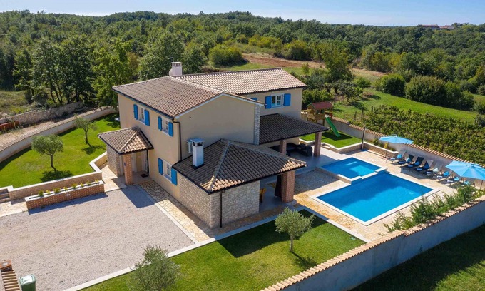 Muzini Villa | Villa para 10 personas con piscina e hidromasaje