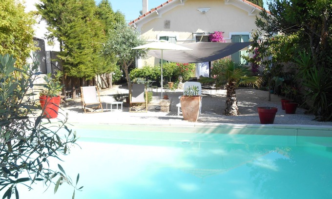 12th Arrondissement Villa | Antigua villa de 4-6 personas, jardín / piscina, zona tranquila, inglés hablado