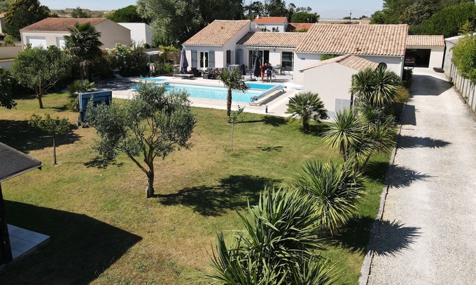 Les Boucholeurs Villa | Villa full foot para 8 personas con piscina a 900m del mar.