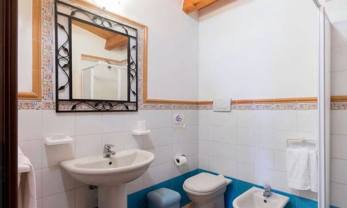 Sant'Antioco Casa | Villa para 8/10 personas, vista al mar, 4 dormitorios, 2 baños, amplio jardín privado