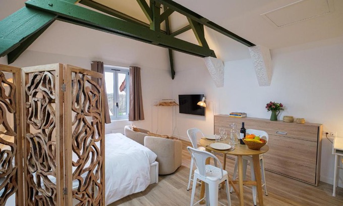 Quincy-Voisins Apartamento | Villa Forestière Studio l'Olivier