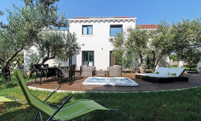 Lumbarda Casa | Nueva Villa FraMar con jacuzzi al aire libre inmerso en olivos