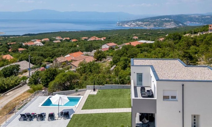 Smrika Villa | Villa Fran - Four Bedroom Villa with Private Pool