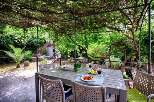 Vis Villa | Villa Franca - with private garden, near beach