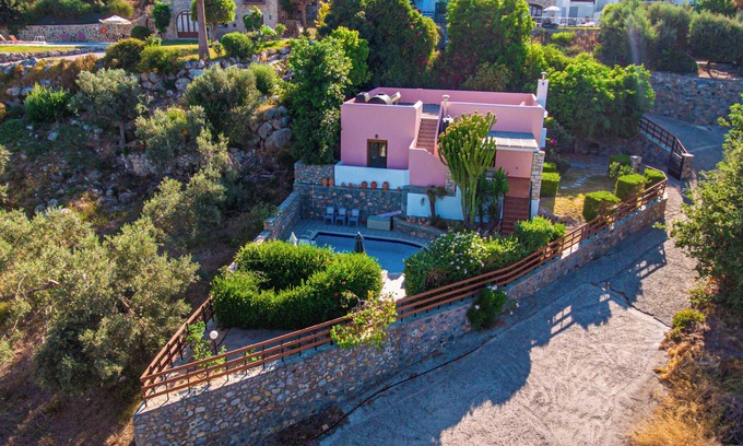 Agia Triada Villa | Villa Francesca, una villa encantadora con piscina privada y jardines maduros solitarios