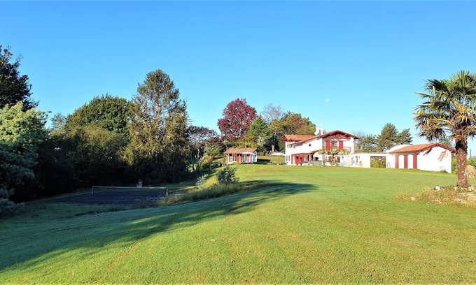 Arcangues Villa | Villa Garatenborda cerca de Biarritz, piscina, jacuzzi, gimnasio, parking, peta