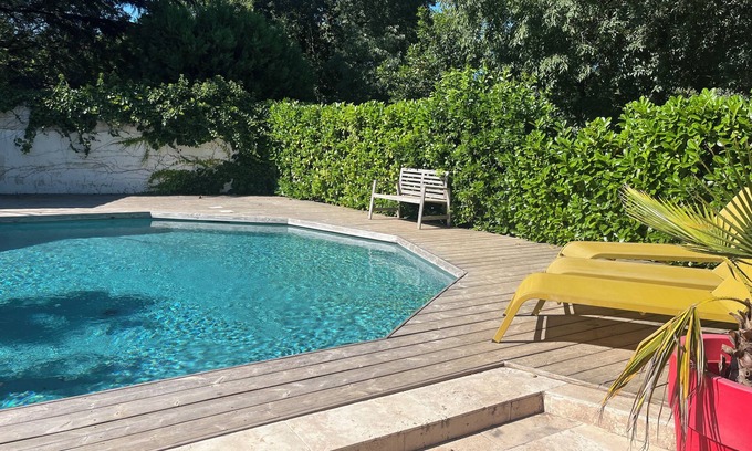 Les Angles Casa | Villa, garden, swimming pool less than 5 minutes from the Palais des Papes and Avignon (2 kms)