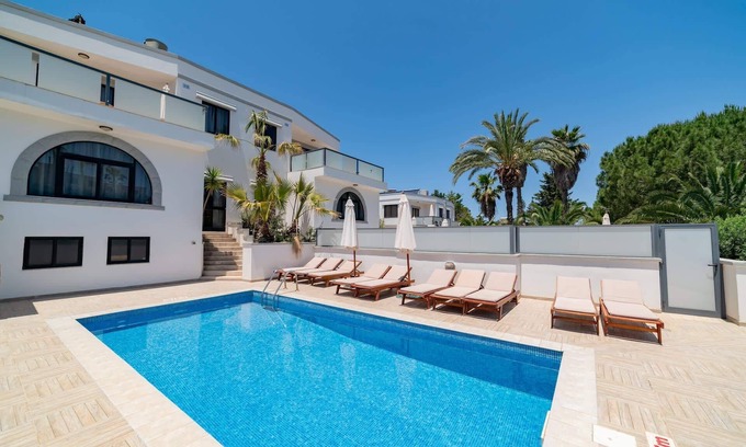 Santa Maria Estate Villa | Villa Gardenia - 5 bedroom Holiday Villa with Pool